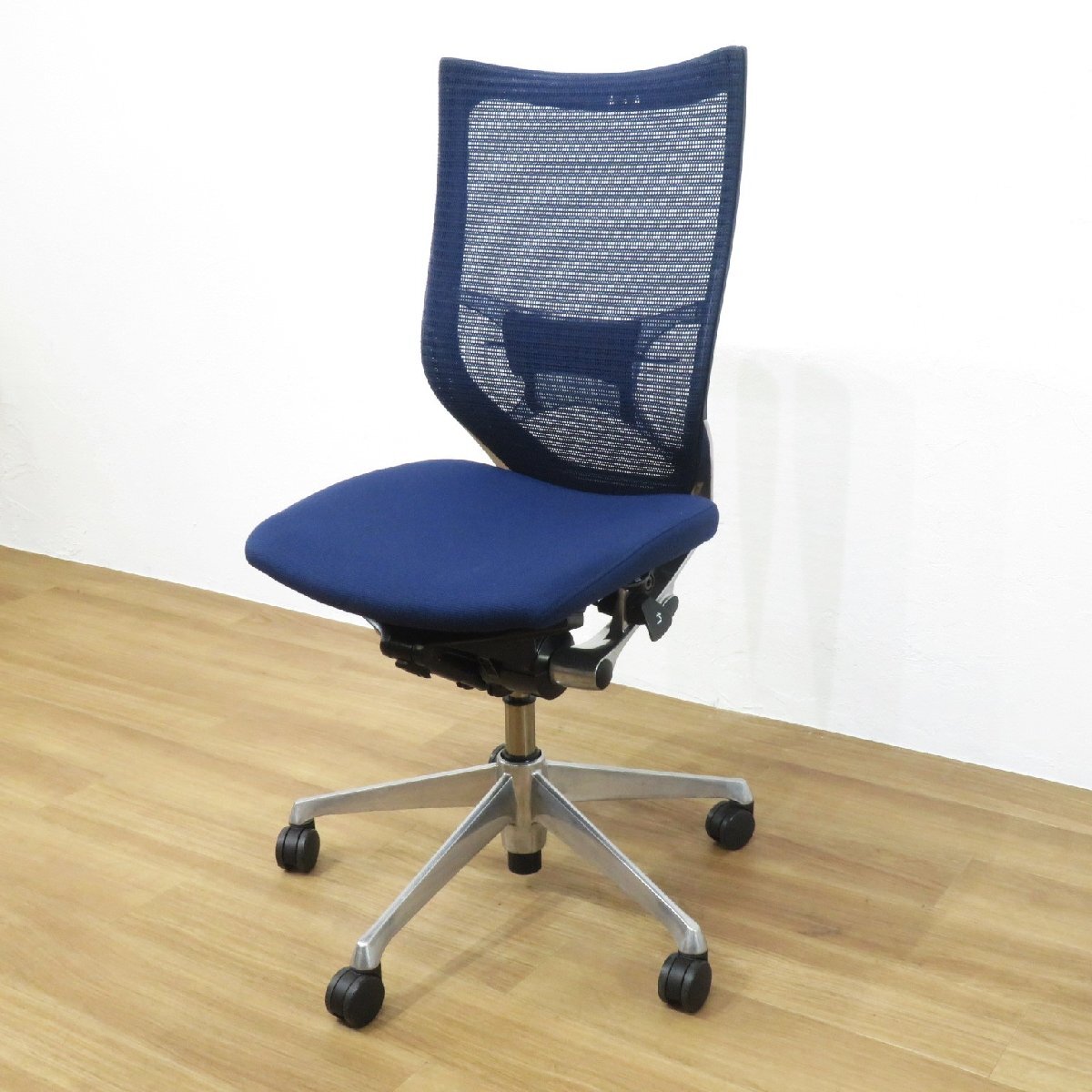 okamura オカムラ バロン Baron 肘無オフィスチェア CP35BS FDF4 ネイビー パソコンチェア ハイバック メッシュ AG19158 中古オフィス家具拍卖