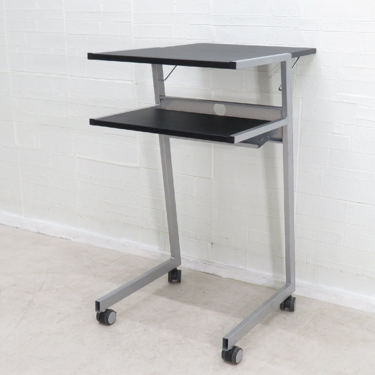 サンワサプライ プロジェクター台 100‐DESK099 ブラック 天板拡張 キャスター 会議 ミーティング プレゼン 中棚 YH17600 中古オフィス家具拍卖