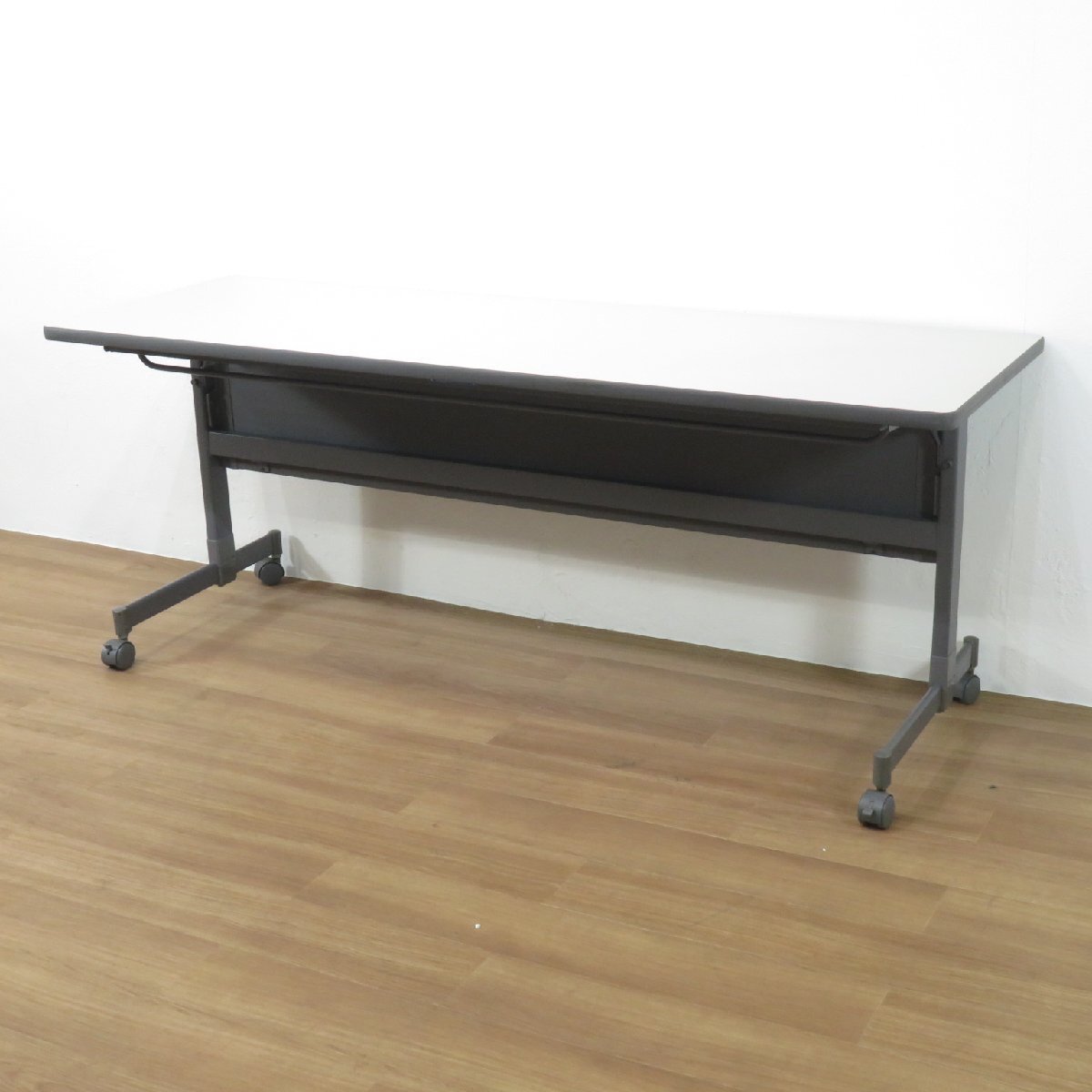 ★KOKUYO コクヨ スタックテーブル KTT-S601F1 ニューグレー 会議室 研修 セミナー スクール 跳ね上げ重ね式 YH19139 中古オフィス家具拍卖