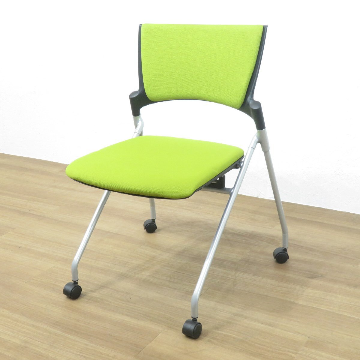 ITOKI イトーキ マノス ネスティングチェア KLB-320GB-ZTQ6 グリーン スタッキングチェア 肘無し キャスター AG19178 中古オフィス家具拍卖