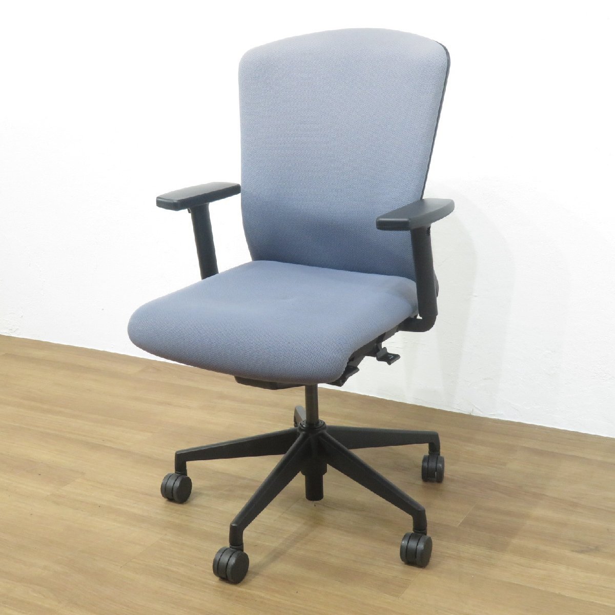 UCHIDA ウチダ エルフィー 肘付オフィスチェア ELA2-00B グレ 肘付き ワーク ハイバック リクライニング 布張り AG19160 中古オフィス家具拍卖