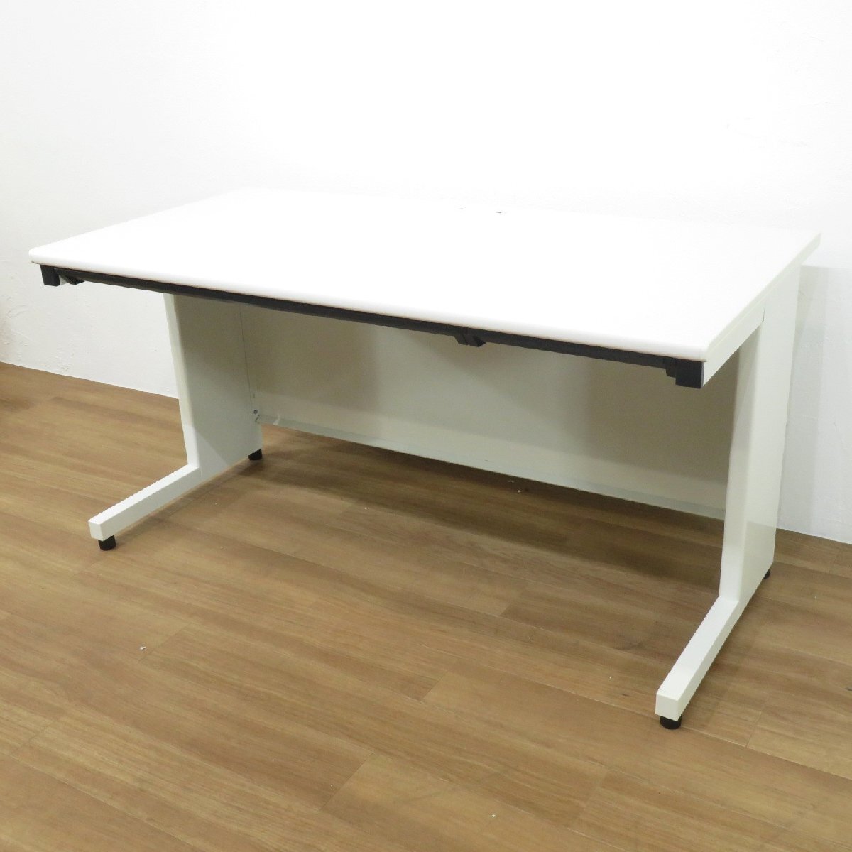 PLUS プラス フラットライン 平デスク SP-T147 WH ホワイト 事務机 オフィスデスク 平机 パソコンデスク AG19260 中古オフィス家具拍卖