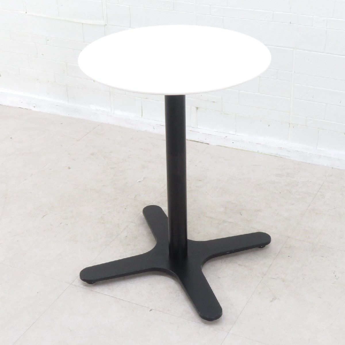 丸テーブル ホワイト/ブラック w550 h600 カフェテーブル サイドテーブル ラウンドテーブル 多目的 休憩室 YH18296-1 中古オフィス家具拍卖