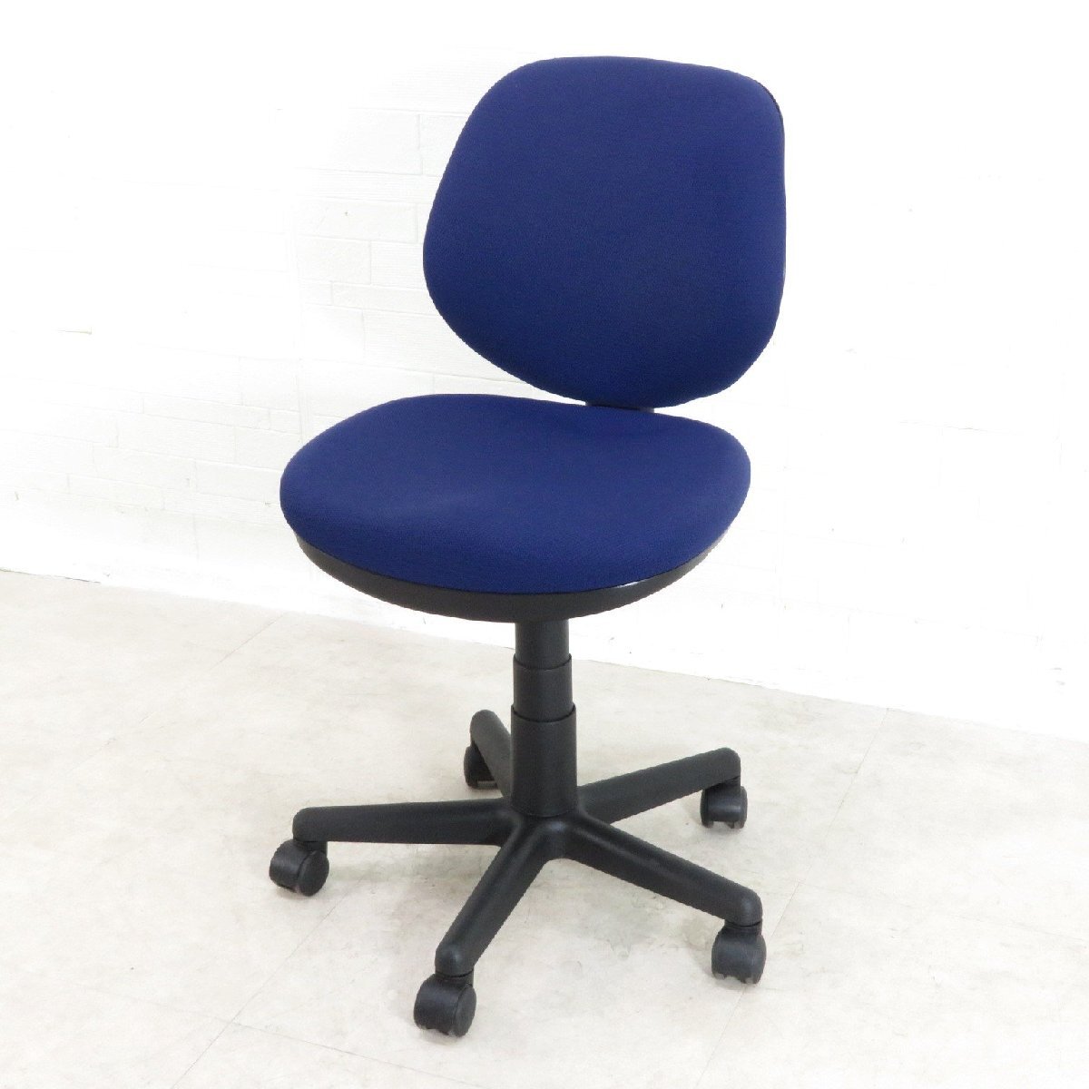 オフィスコム 肘無オフィスチェア RD-1 ネイビー 事務椅子 パソコンチェア リクライニング 上下昇降 布張り 在宅 YH16798 中古オフィス家具拍卖