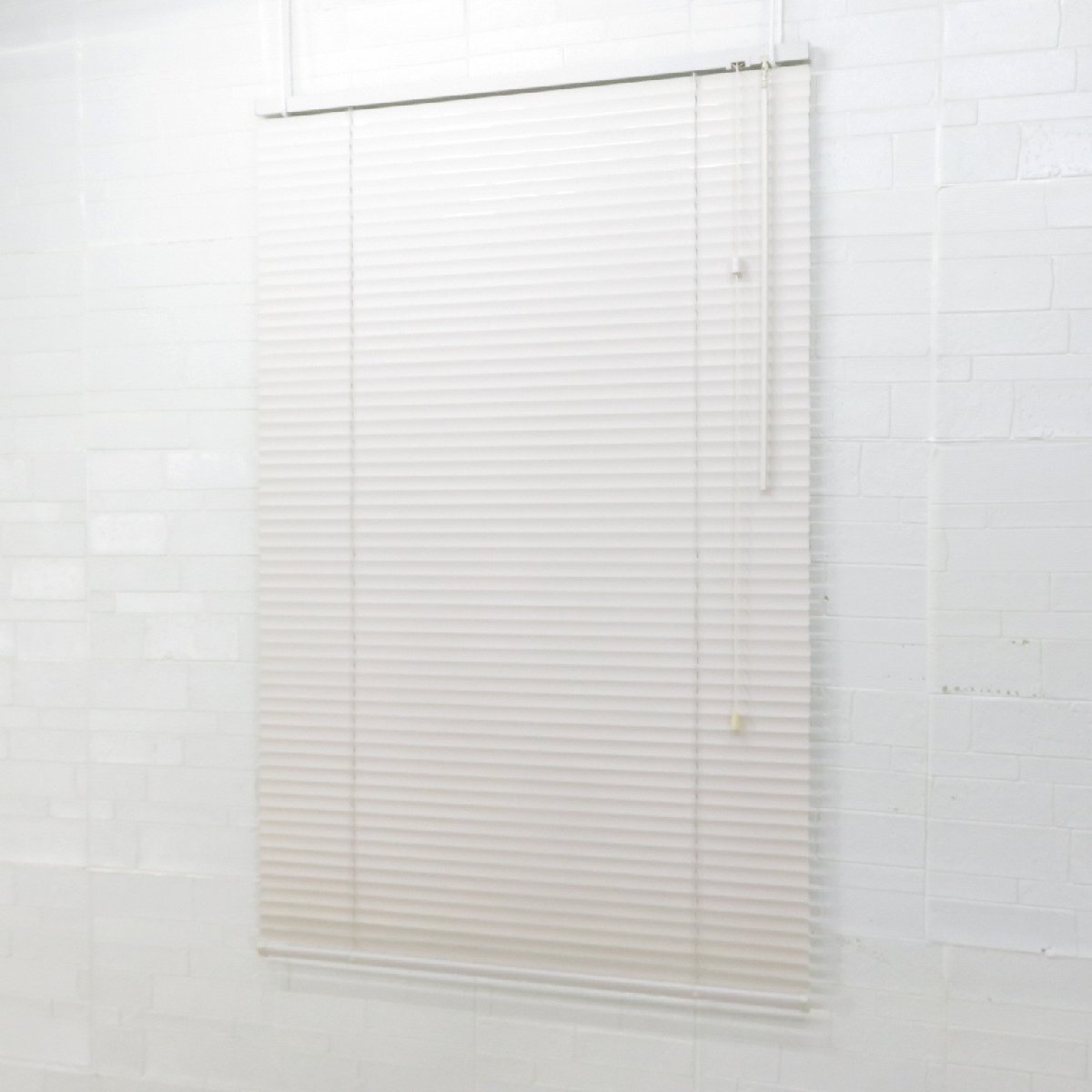 ブラインド ホワイト【W880 H1最長1370】冷暖房効果 遮光 目隠し 開閉 シンプル 窓 採光調節 すだれ カーテン YH16470 中古拍卖