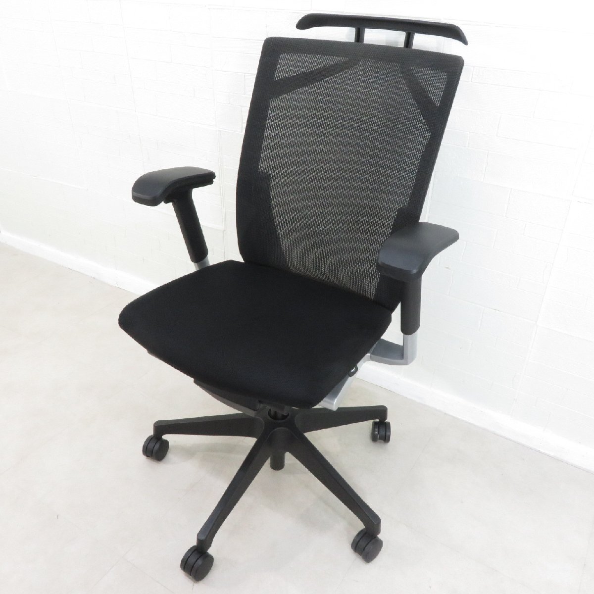 訳有 ITOKI イトーキ ヴェント KE-837JB-T1T1 オフィスチェア 肘付き ブラック ハイバック メッシュ YH14481 YH16287 中古オフィス家具拍卖
