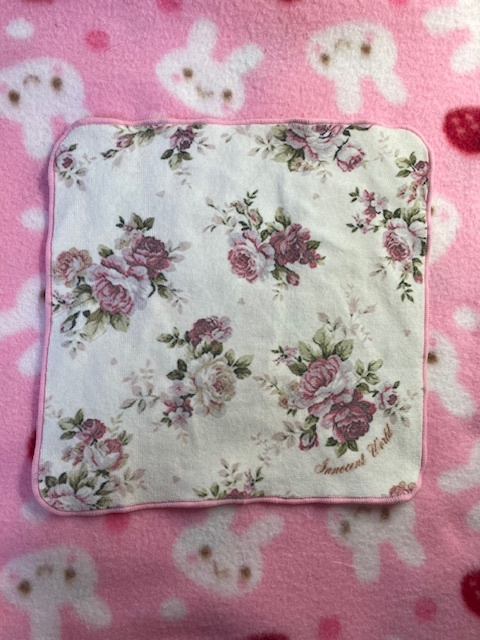 ◆非売品◆未使用◆Innocent World 乙女の薔薇園フェア 薔薇柄ハンドタオル イノワクラシカル 乙女の薔薇園柄 ハンドタオル拍卖