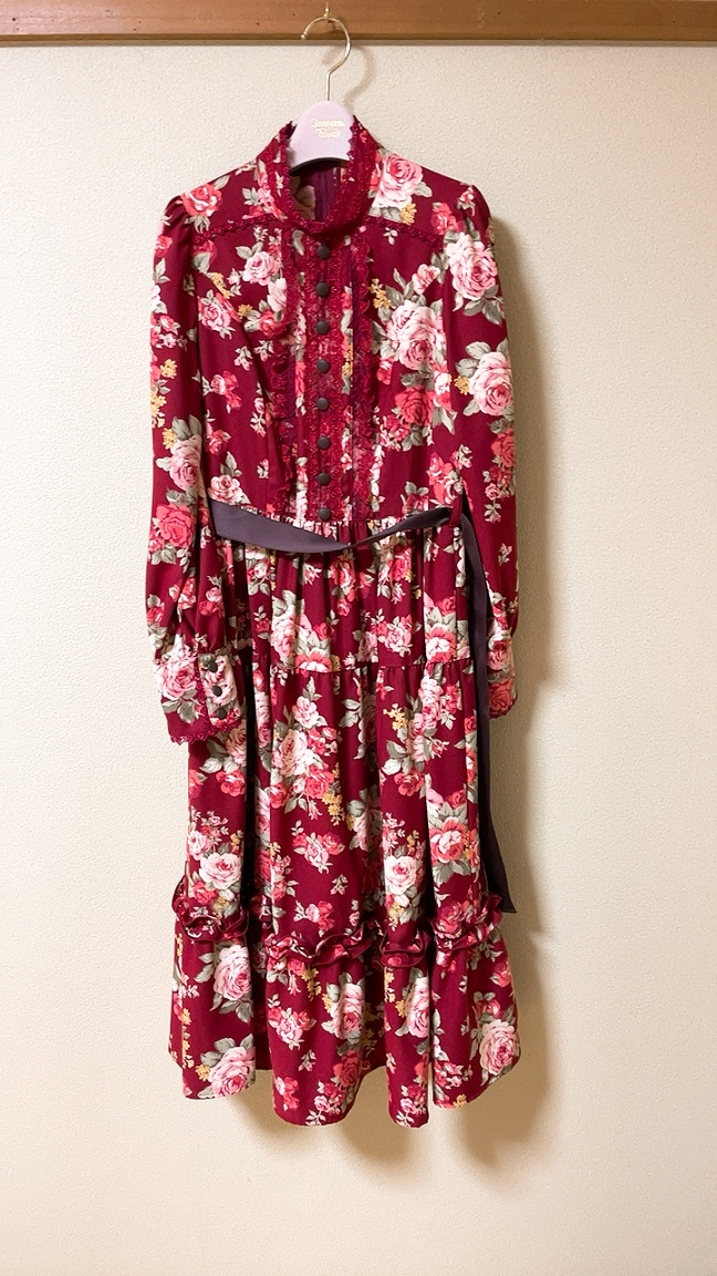 ◆購入額:28,944円◆Innocent World ☆used☆ロマンティックティアードワンピース イノワクラシカルレッド 薔薇柄ワンピース拍卖