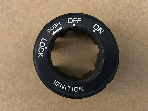 スズキ レッツ 純正 メインスイッチキャップ アドレスV50 V100 セピア ステアリングロックキャップ カバー拍卖