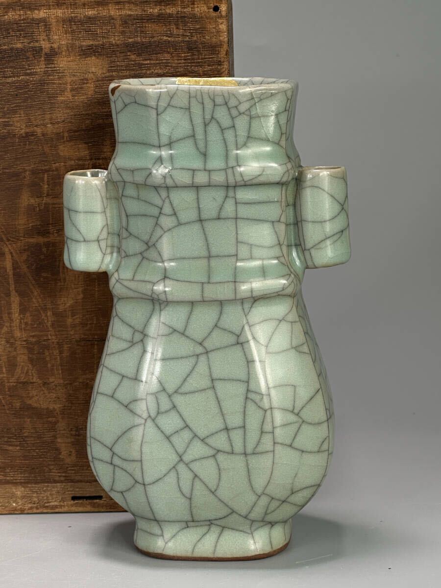 UO23-20 中国美術 官釉 青磁 貫入文 貫耳瓶 花瓶 花器 時代 唐物 金継有 拍卖