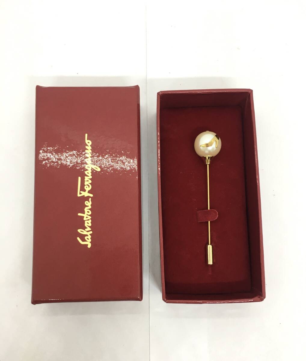 Salvatore Ferragamo サルバトーレフェラガモ ハイヒール ピンブローチ ゴールドカラー拍卖