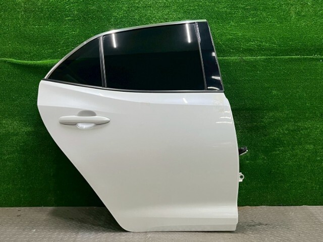 トヨタ カローラスポーツ  ZWE213H リアドア右 67003-12B90 カラー089拍卖