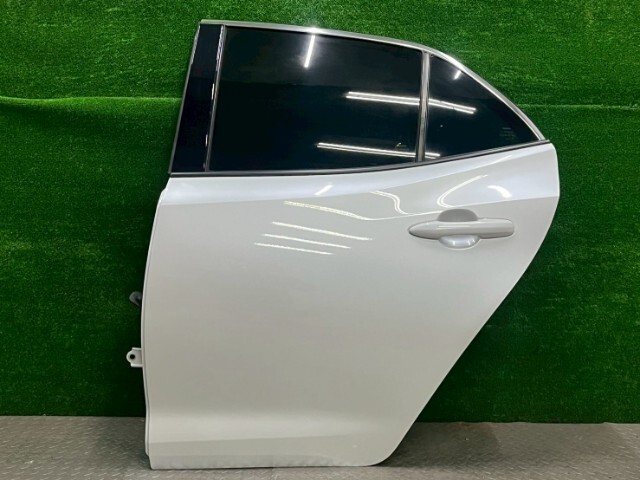 トヨタ カローラスポーツ  ZWE213H リアドア左 67004-12B90 カラー089拍卖