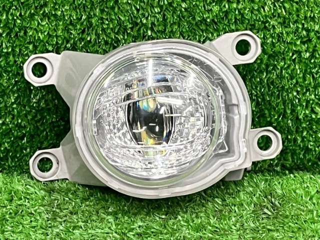 トヨタ カローラスポーツ ZWE213H フォグランプ右 81210-12240拍卖