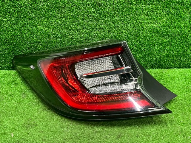 トヨタ カローラスポーツ ZWE213H テールランプ左 81561-12D21拍卖