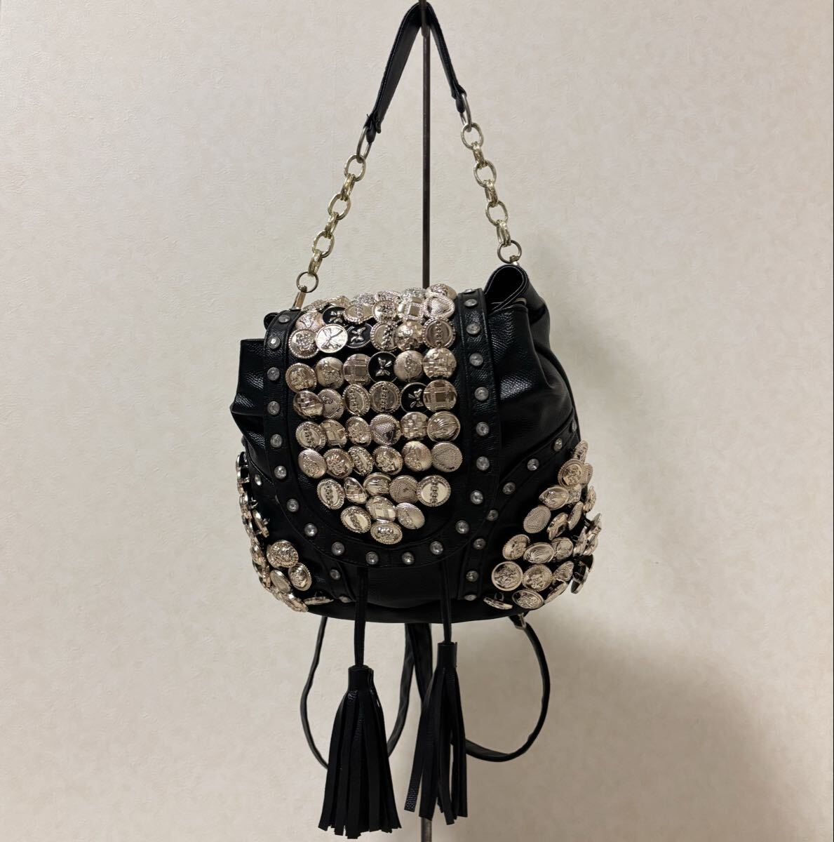 ● 3way 装飾飾り ゴールドボタン大量 スタッズ 合皮 レディース ショルダーバッグ リュックサック トートバッグ ブラック 黒色 フリンジ 拍卖