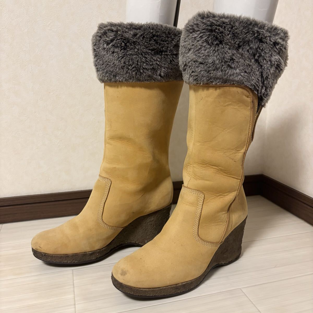 ● Timbaland ティンバーランド レザー 皮革 本革 レディース ブーツ 7M 23cm 23.5cm M イエローベージュ 厚底 ファー付き ロングブーツ拍卖