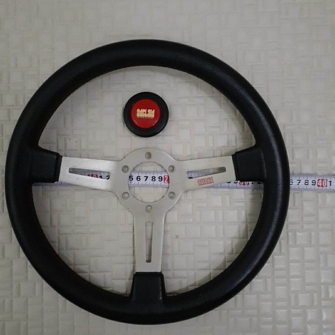 ステアリングadelaid.ホーンボタン付き未使用品ですが古い物なのでキズ、汚れ有り 拍卖