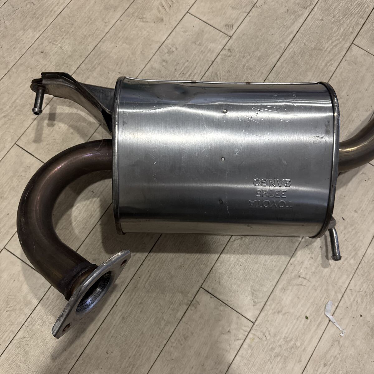 トヨタ エスクァイア 純正 マフラー 品番:33726 TOYOTA リアピース ノア ヴォクシー ジャンク拍卖