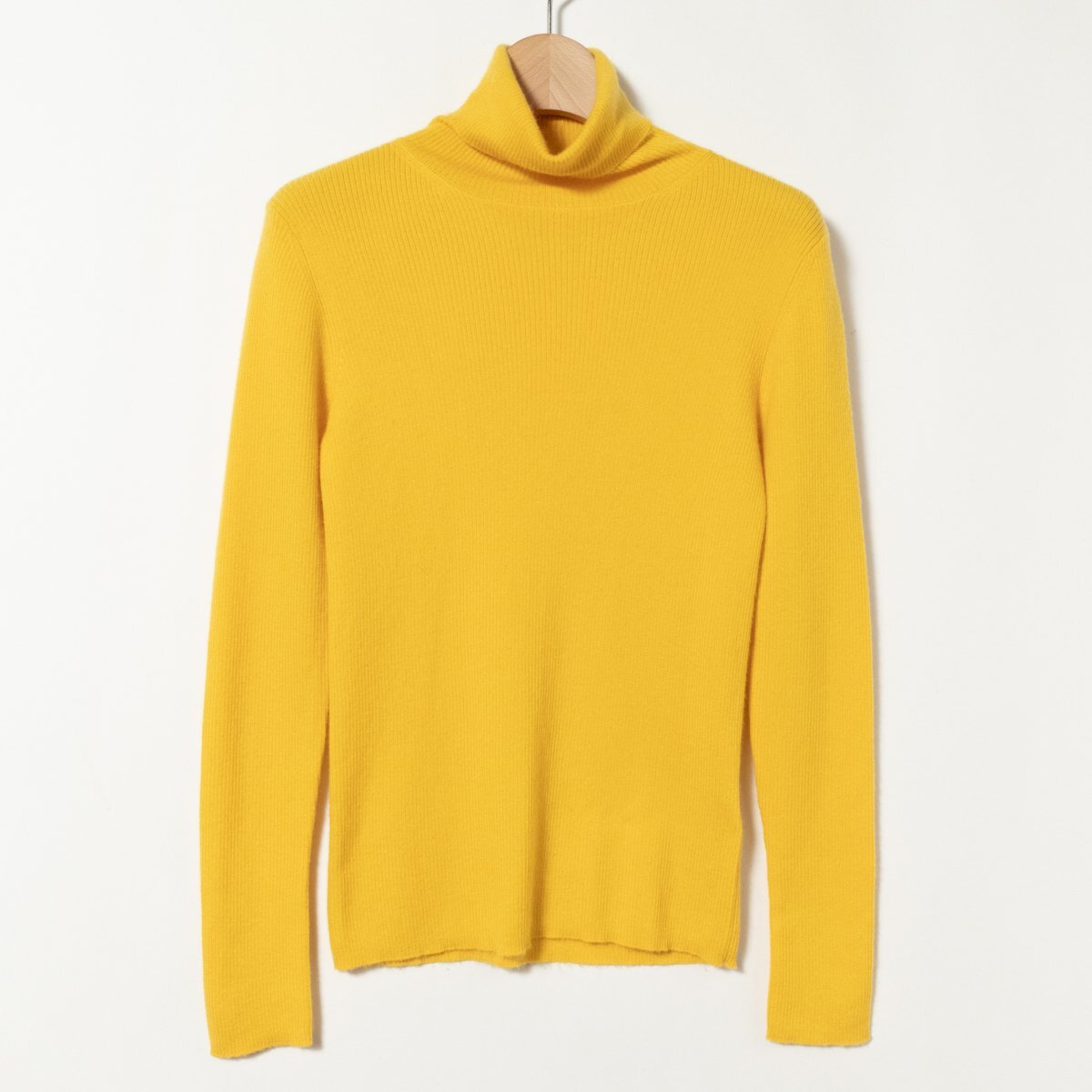 yoshie inaba ヨシエイナバ レディース 長袖 タートルネックセーター リブニット イエロー 黄 カシミヤ サイズ9 無地 シンプル 差し色 秋冬拍卖