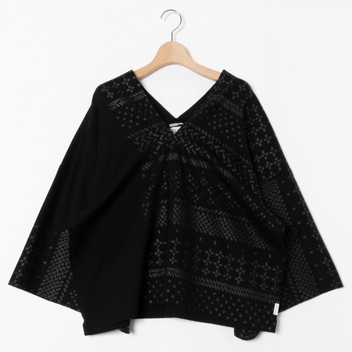 SOU・SOU ソウソウ コットンカットソー 綿100% 京都 貫頭衣 ブラック 柄物 和風 Vネック 着物袖 カットオフ 春秋 婦人 レディース 日本製拍卖