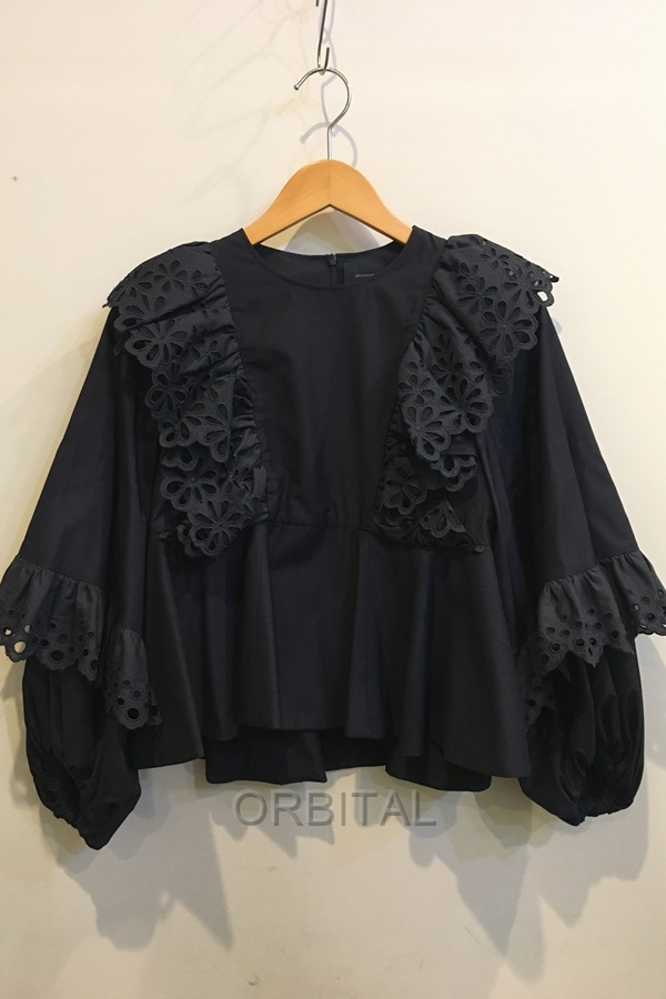 二子玉)shirocon シロコン マーガレットブラウス カットワークレース フリル ボリュームスリーブ yori 紺 定価50,600円 36拍卖