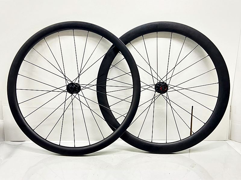 LIGHT BICYCLE 36/46mmハイトリム/TNI REVO ROAD DISCハブ ホイールセット シマノフリー 11速 DISC チューブレスレディ カーボン拍卖