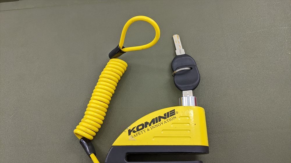 ディスクロック中古 ■BA7610 コミネ LK-122 本体 ケーブル 専用キー2個 工具 拍卖