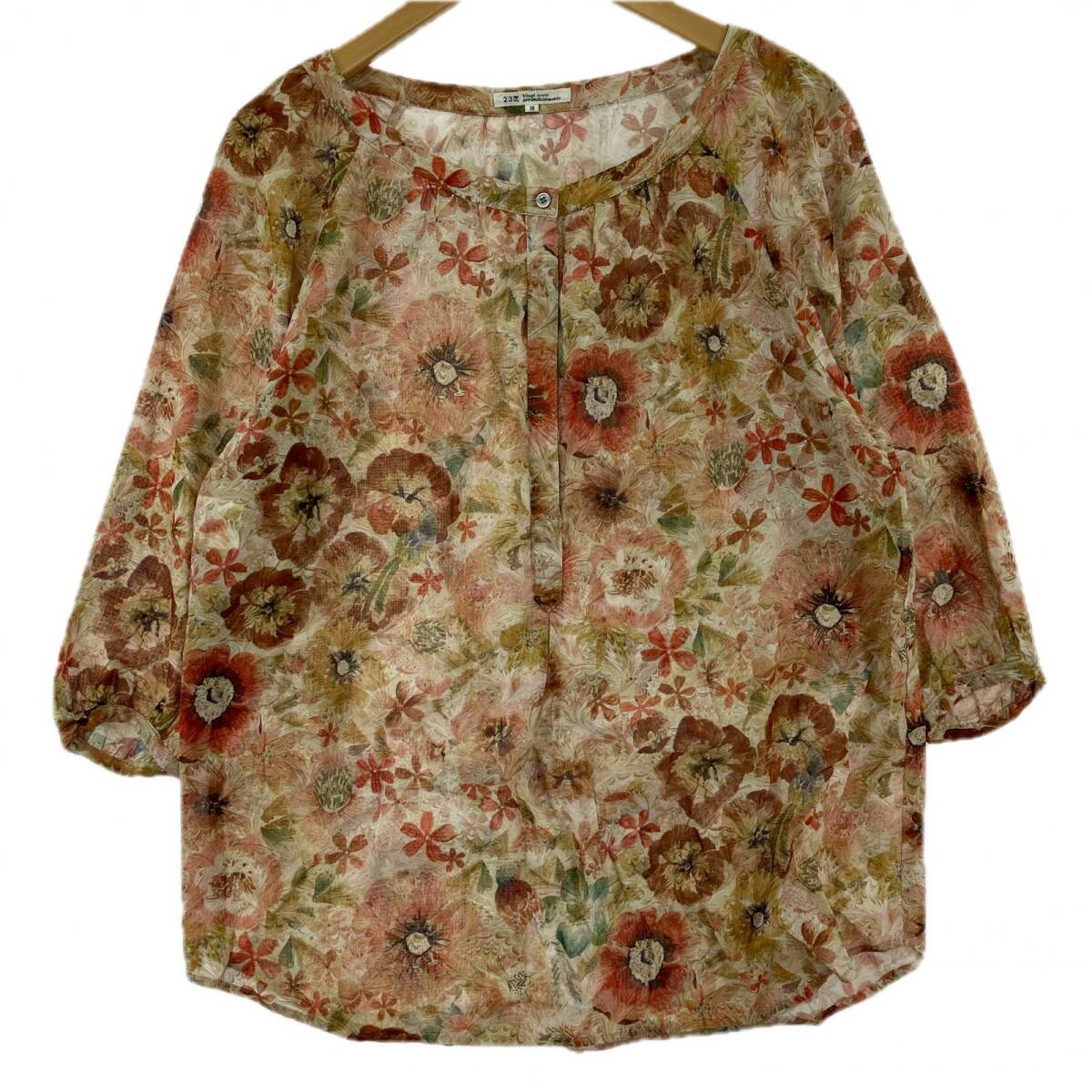 23区 ニジュウサンク 花柄 バンドカラー シアー ブラウス size38/ベージュ×レッド ゆうパケットOK拍卖