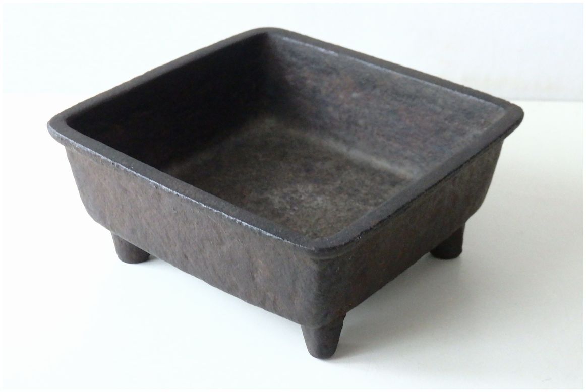 古い鉄味の良い 鉄製四角四足香炉 重量・約750g /検・蚊遺り かやり 鋳物 南部鉄器 香道拍卖