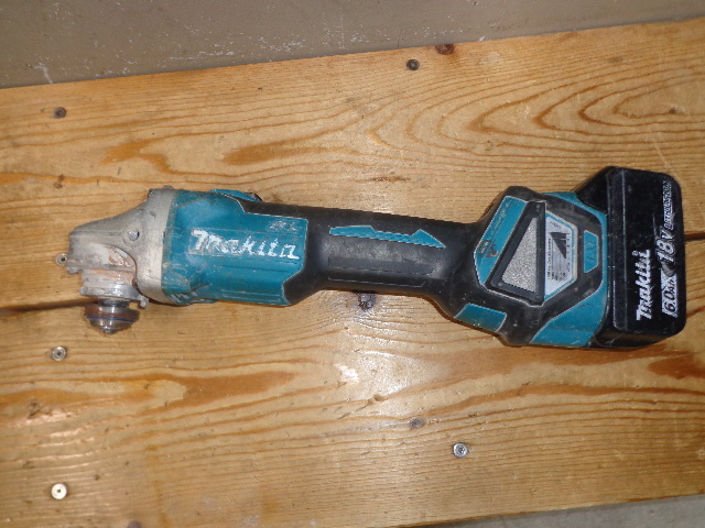 マキタ18V充電グラインダーGA412Dジャンク品拍卖