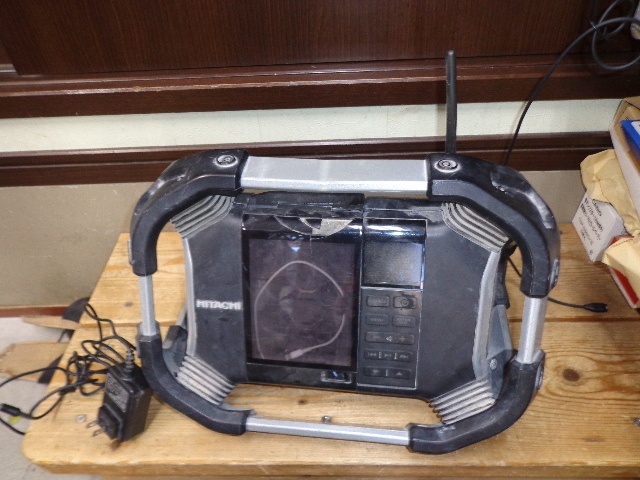 ヒタチ18V充電ラジオUR18DSDLジャンク品拍卖