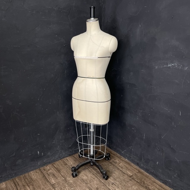 レディース トルソー 【中古】東京キイヤ ドレスフォーム ライン入り マネキン 婦人 キャスター TOKYOKIIYA DRESSFORM 514450拍卖