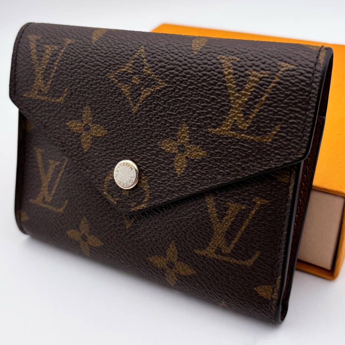 【超美品】ルイヴィトン ポルトフォイユ ヴィクトリーヌ モノグラム 折り財布拍卖