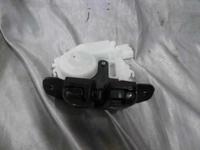 【3376】/ヴィッツ NSP130 リアゲートオートロックソレノイド拍卖