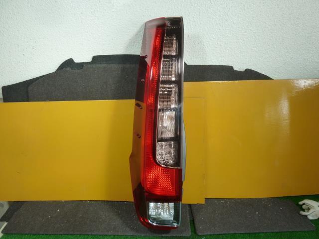 【3969】/エスクァイア ZRR80G 左テールランプ拍卖