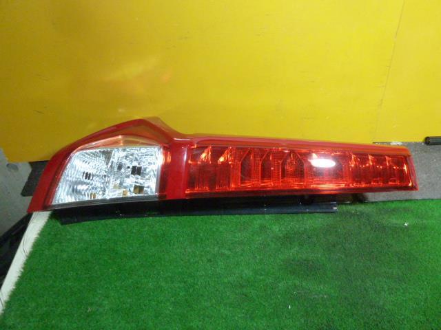 【4791】/ルーミー M900A 左テールランプ ユニット拍卖