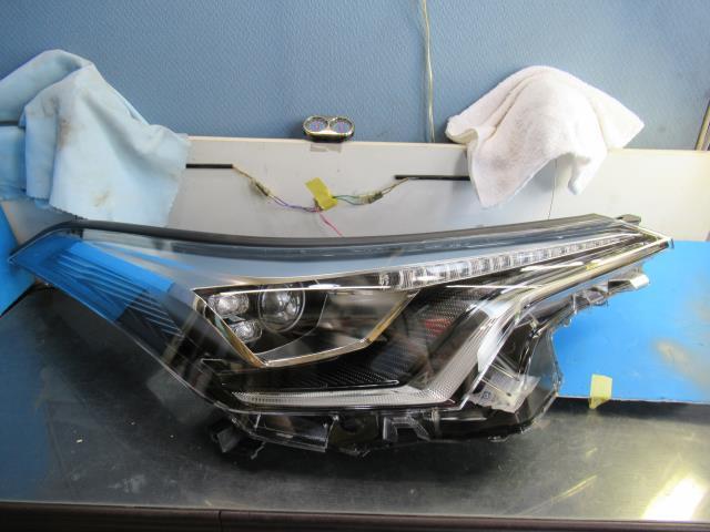 【7102】/C-HR ZYX10 右ヘッドライト 81145-10890拍卖