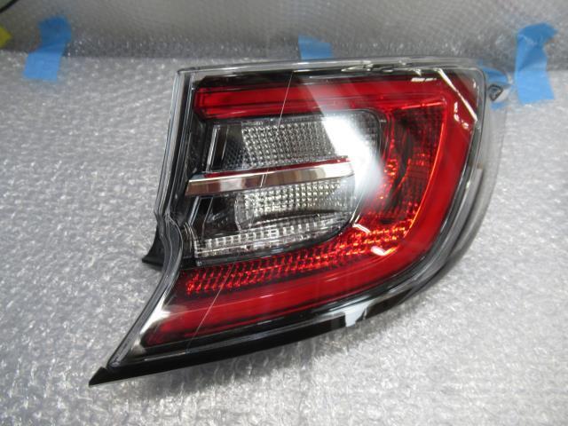 【7986】/カローラスポーツ ZWE211H 右テールランプ拍卖
