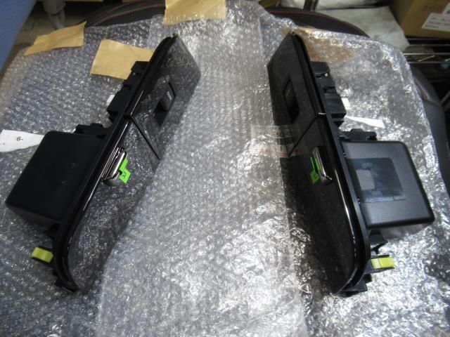 【8451】/LS USF4# 左右 R ドアアームレスト パネル 74270-50280-C2/74280-50280-C2拍卖