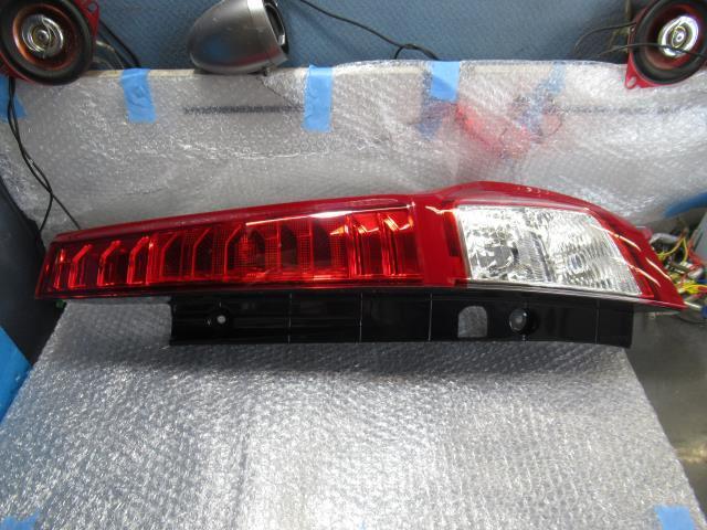 【8735】/ルーミー M900A 右テールランプ ユニット拍卖