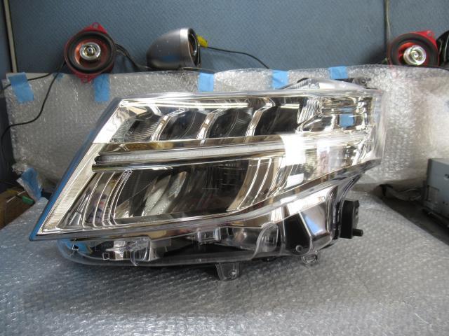 【9396】/ルーミー M900A 左ヘッドライト 81170-B1220拍卖