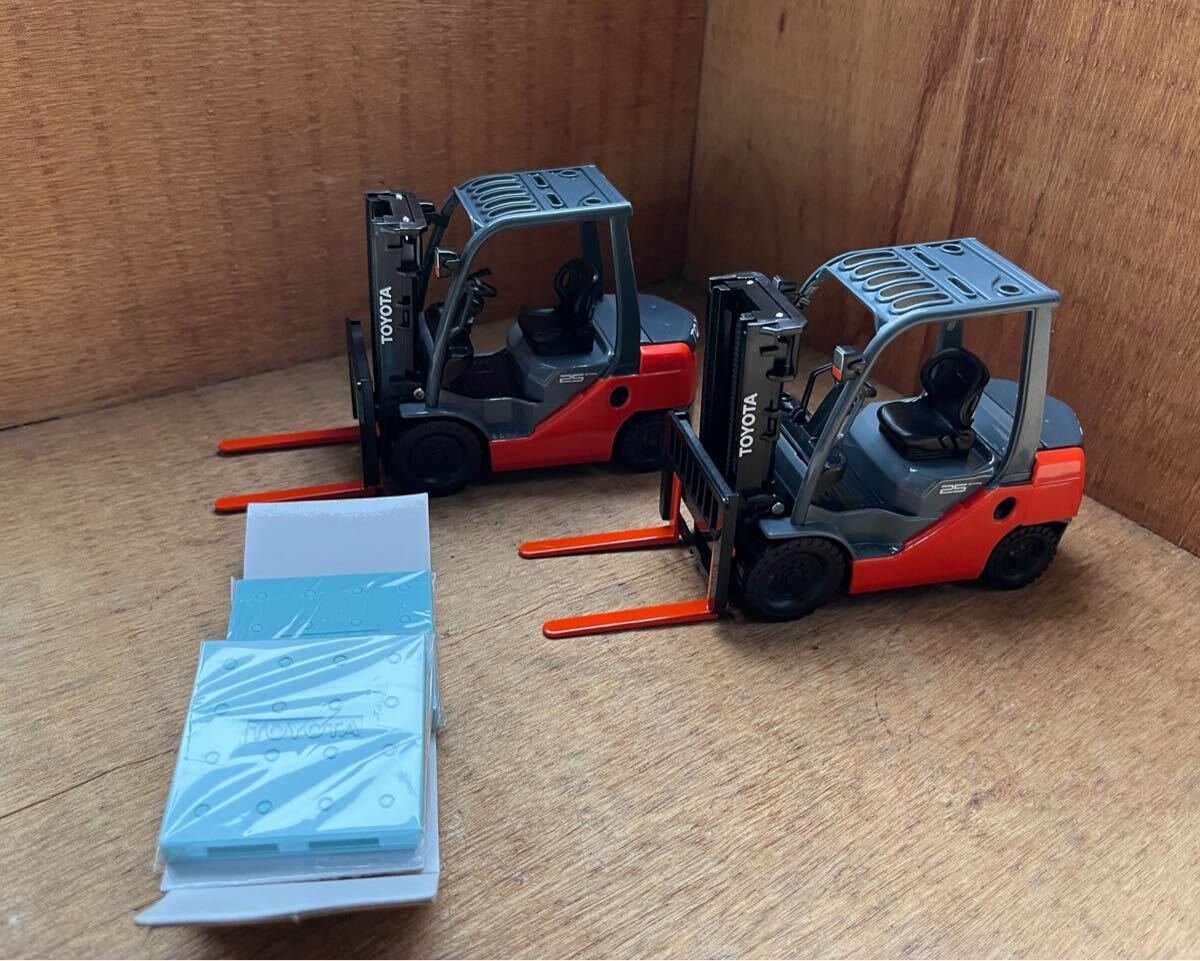 1/23 TOYOTA トヨタ / フォーク リフト / 8FG / 8FD 25 フォークリフト ミニカー パレット 付き拍卖