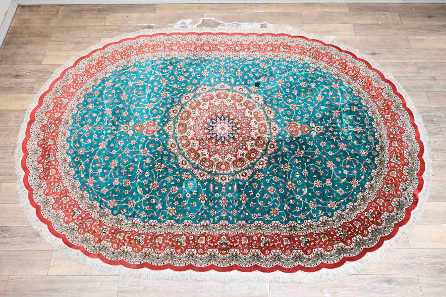 BH191 美品 320万円 工房名入 手織り 難しい楕円形 丸 ペルシャ絨毯 シルク100% 希少 草木染め 染色 カーペット 敷物 幅309×212cm(房含む)拍卖