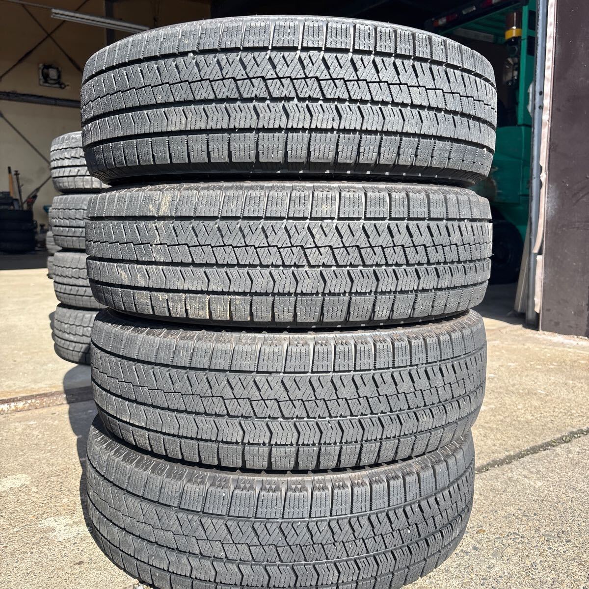 ◆送料無料◆175/65R15 84Q◆BS YRX2 スタッドレスタイヤ 2019年製 4本セット 残山70%拍卖