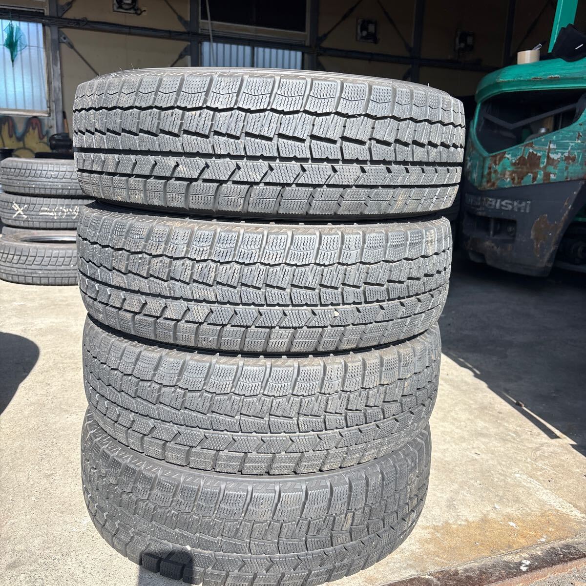 ◆送料無料◆175/65R15 84Q◆DUNLOP WM02 スタッドレスタイヤ 2021年製 残山70% 4本セット拍卖