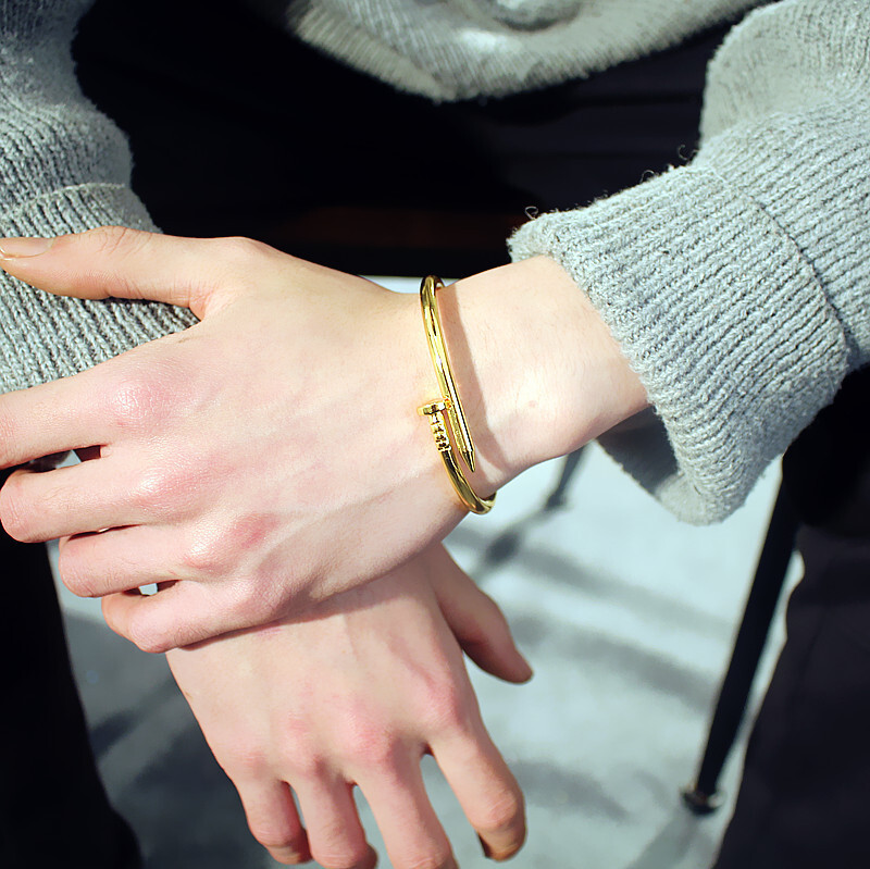 再入荷 大好評◆釘デザイン ゴールド バングル/ブレスレット 新品未使用拍卖