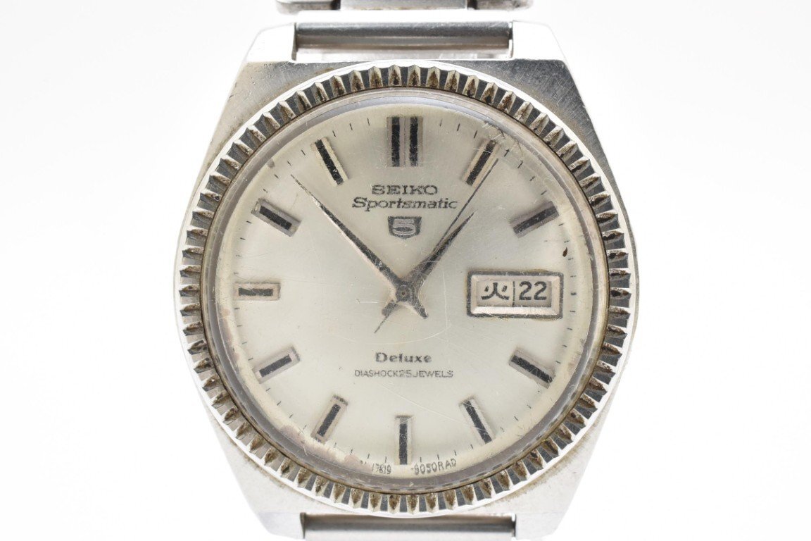 稼働品 SEIKO セイコー5 スポーツウォッチ デラックス 腕時計 シルバー文字盤 デイデイト 3針 ダイヤショック 25ジュエル拍卖