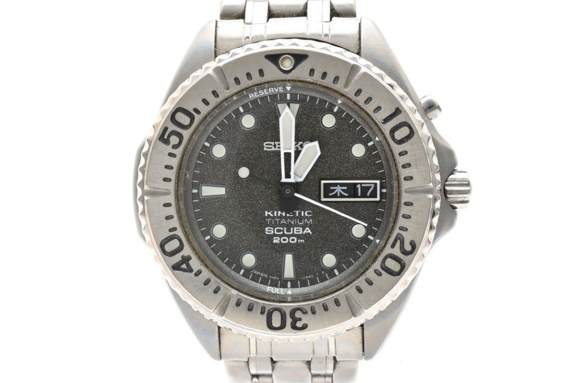 SEIKO セイコー 5M63-0B40 円形 ラウンド 銀 シルバー Silver メンズ 腕時計 クォーツ QUARTZ 3針 デイデイト グレー文字盤拍卖