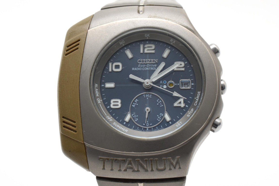 CITIZEN シチズン エコドライブ 腕時計 メンズ クォーツ式 ネイビー文字盤 デイト 3針 ラディオコントロール チタニウム拍卖